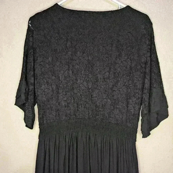 NWT Simplee Long Black lacey dress Size Medium with Bell sleeves and lace accent - Picture 9 of 10